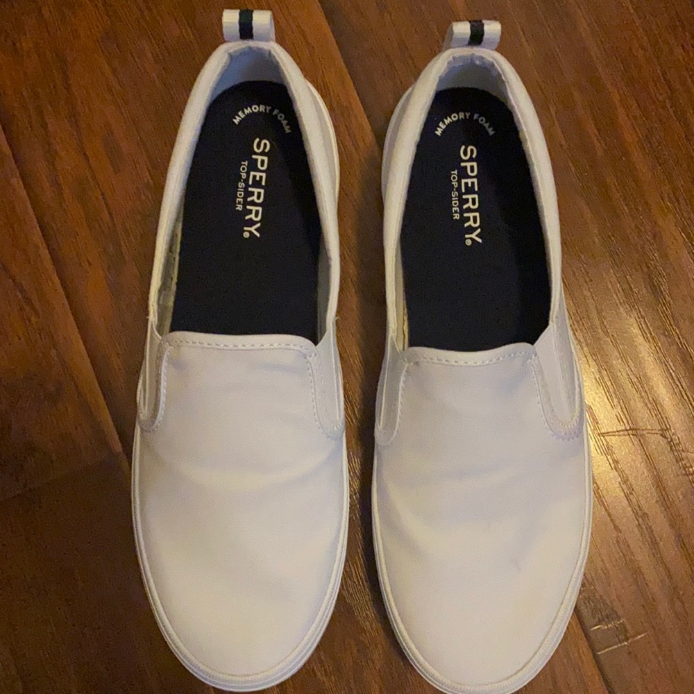 Whites women’s Sperry 9M with memory foam